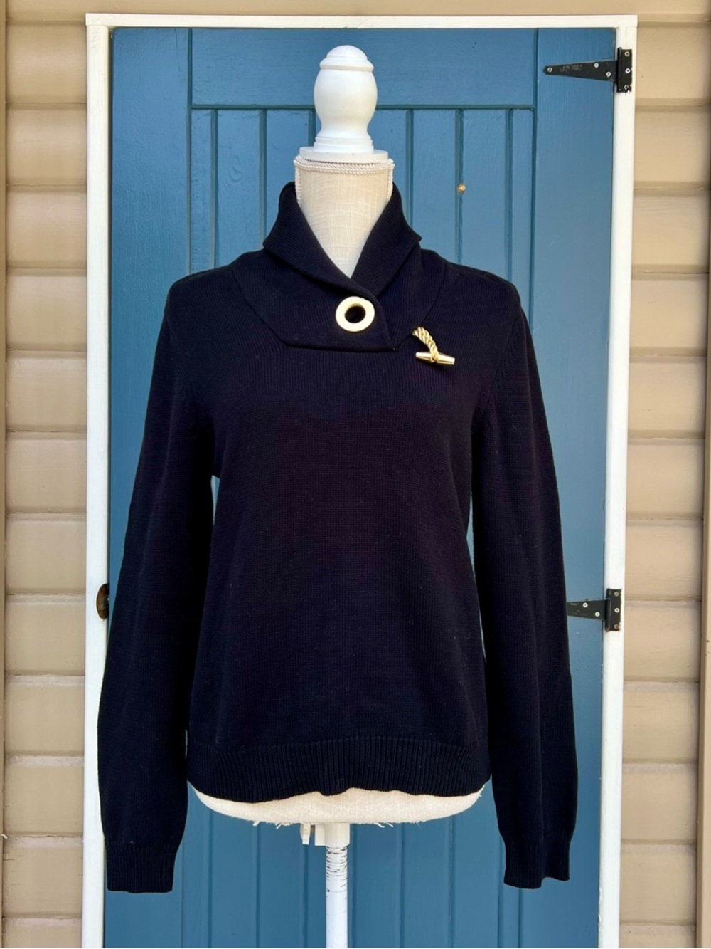 LAUREN RALPH LAUREN Black
Pullover Sweater with Gold Rope and Hardware Women’s L